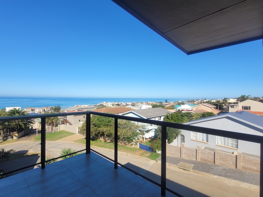 4 Bedroom Property for Sale in Wavecrest Eastern Cape